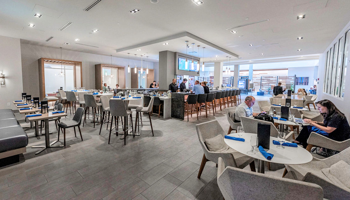 Sports bar & grill in downtown Orlando near UCF downtown - Casual Atmosphere